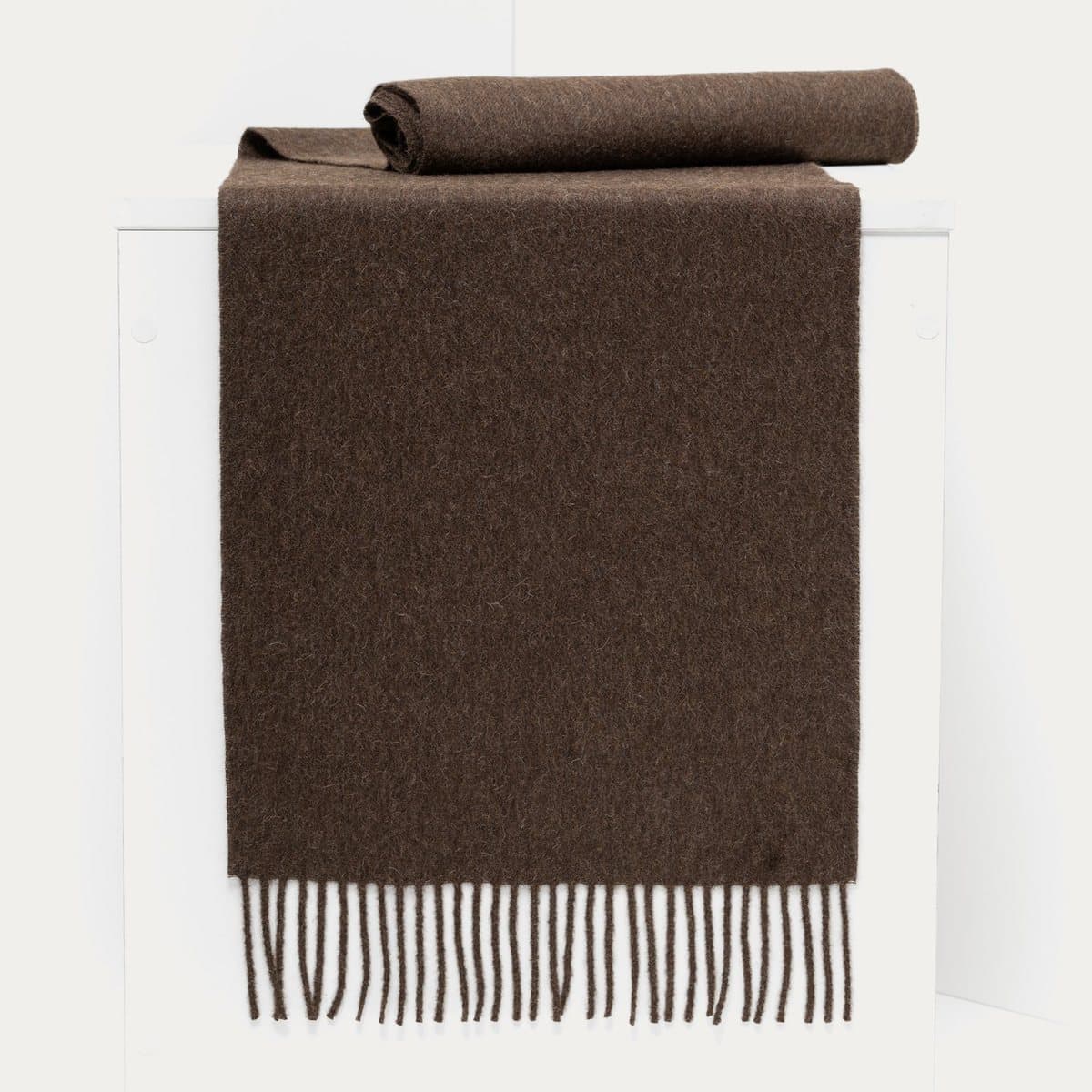 Baby Alpaca scarf, 30 by 190 cm, in a herringbone weave with a fringed finish